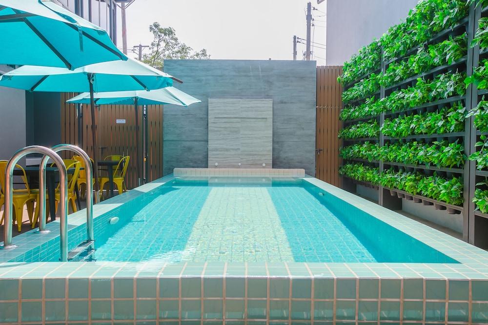 Recenta Style Phuket Town Hotel Exterior photo